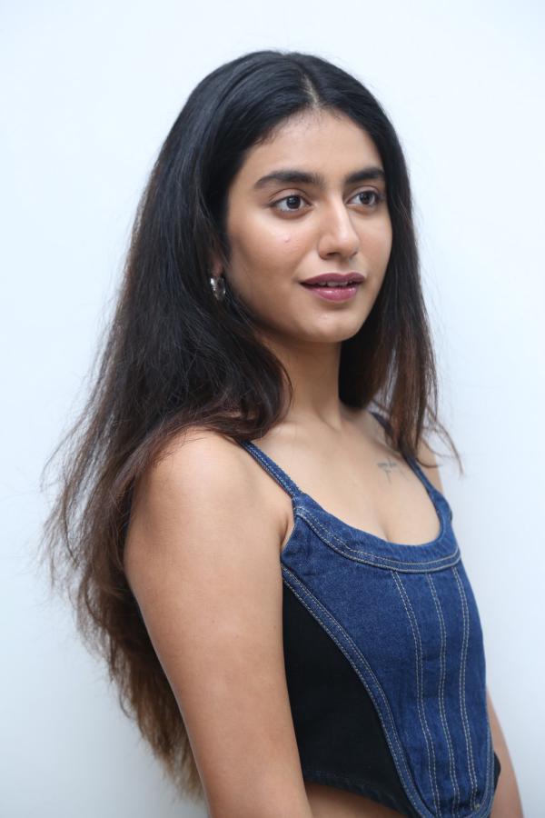priya-prakash-warrier-stills-2-15.jpg