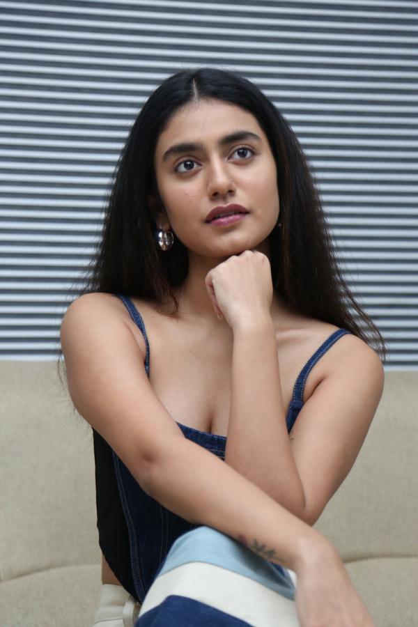 priya-prakash-warrier-stills-2-2.jpg