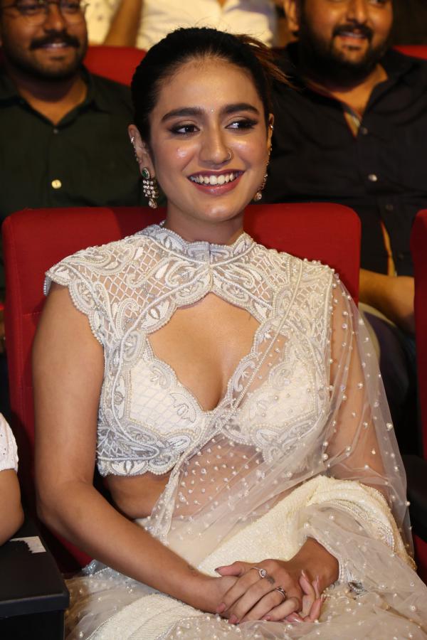 priya-prakash-warrier-stills-3-22.jpg