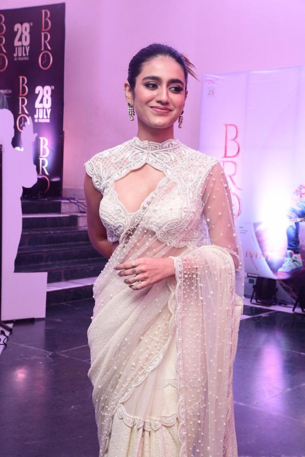priya-prakash-warrier-stills-3-8.jpg
