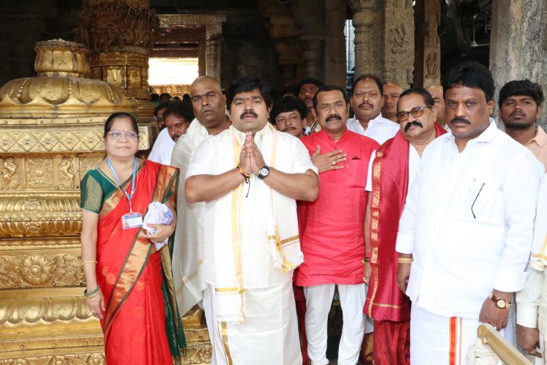 producer-dasari-kiran-kumar-takes-oath-as-ttd-member-3.jpg