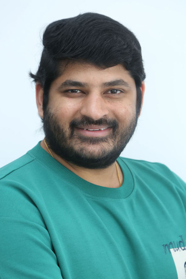 producer-deeraj-mogili-interview-at-ambajipeta-marriage-bandu-2.jpg