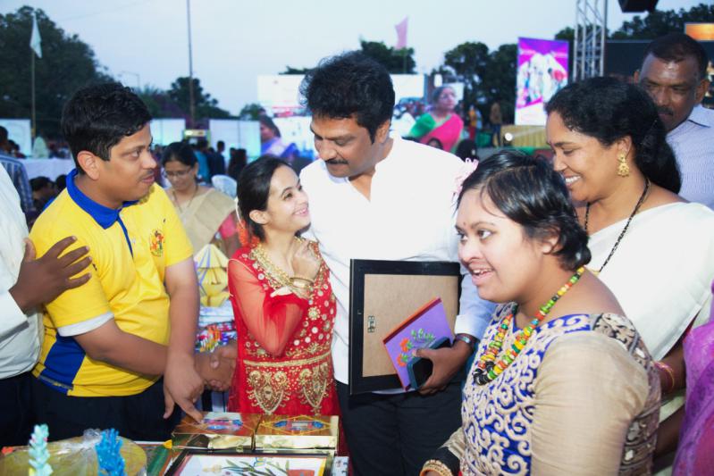 prof-aruna-roy-receives-sankalp-kiron-puraskar-10.jpg