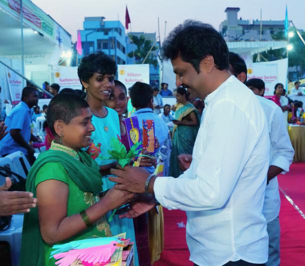 prof-aruna-roy-receives-sankalp-kiron-puraskar-15.jpg