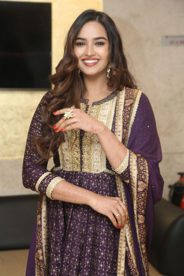 pujita-ponnada-stills-2-14.jpg