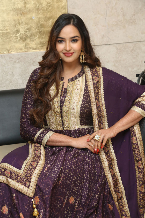 pujita-ponnada-stills-2-9.jpg