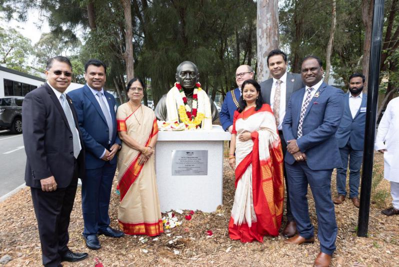 pv-statue-unveiled-in-australia-1.jpg