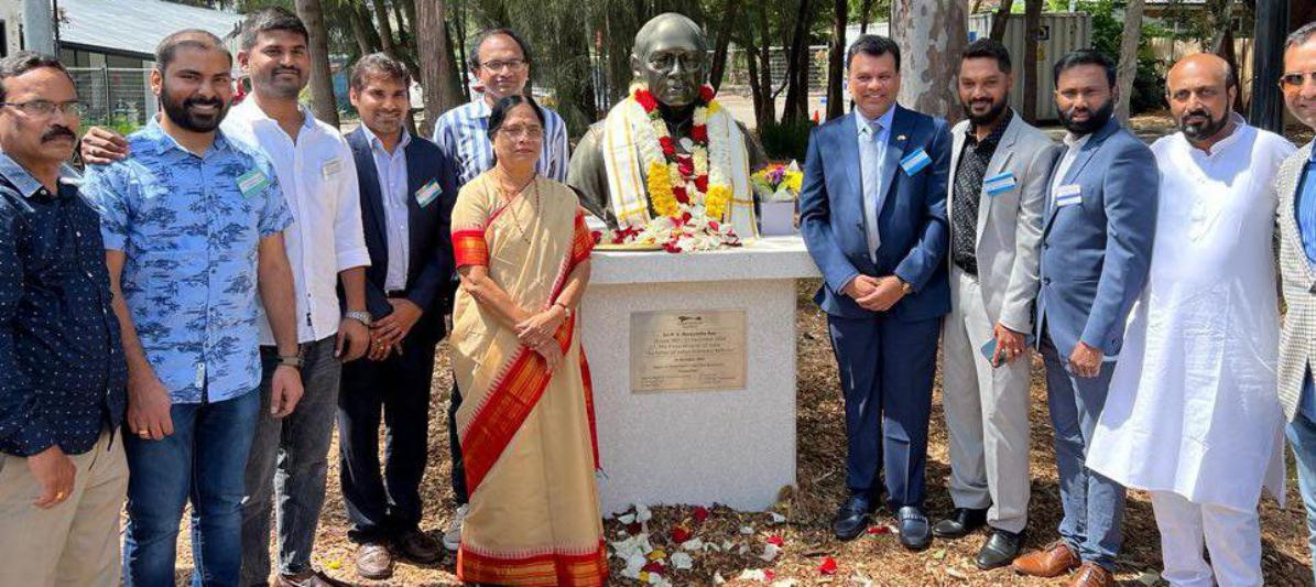 pv-statue-unveiled-in-australia-7.jpg