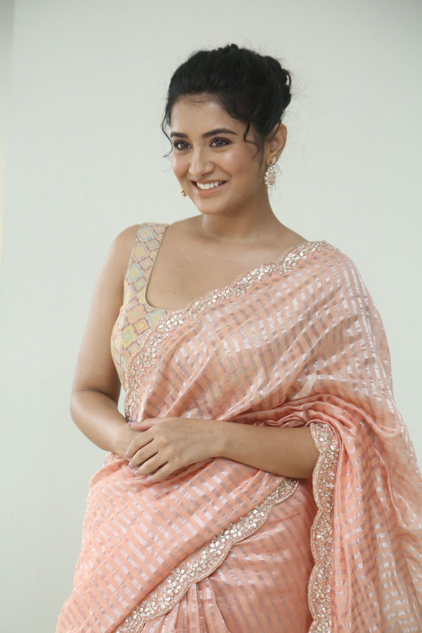 raashi-singh-stills-10.jpg