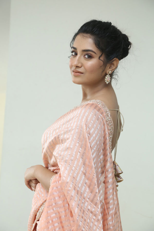 raashi-singh-stills-12.jpg