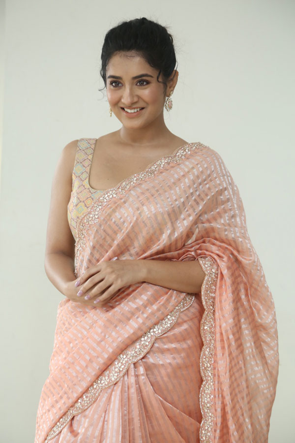 raashi-singh-stills-16.jpg