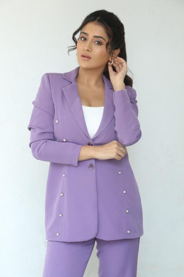 raashi-singh-stills-4-17.jpg