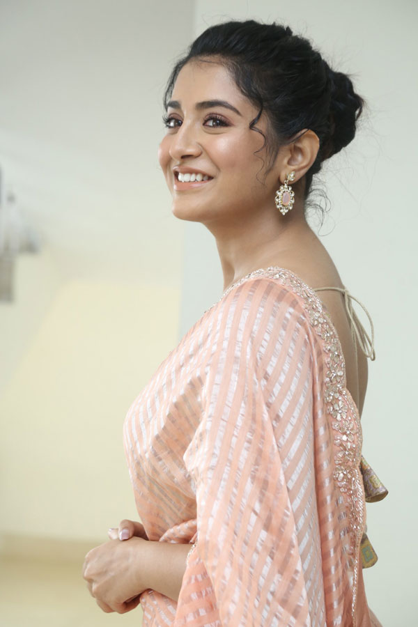 raashi-singh-stills-8.jpg