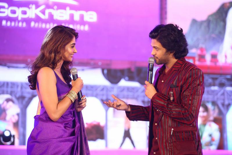 radhe-shyam-pre-release-event-1-8.jpg