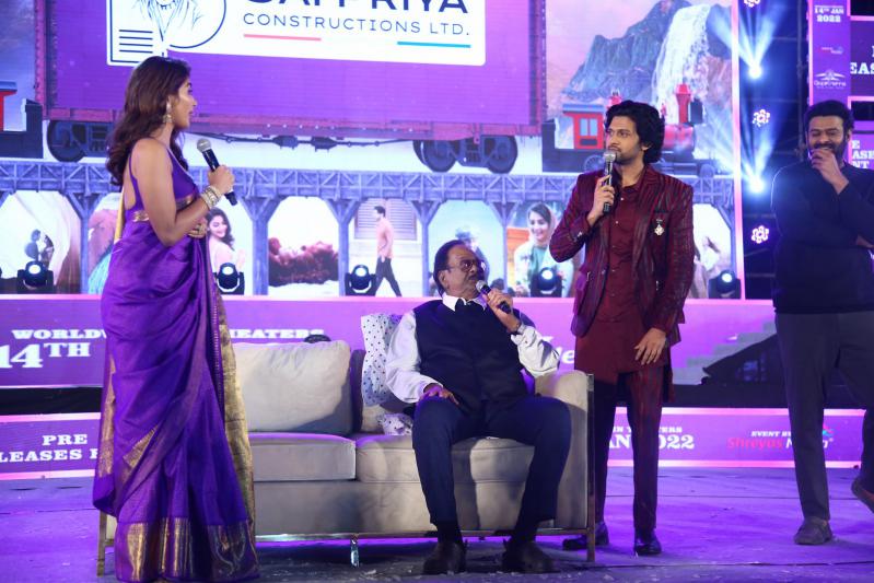 radhe-shyam-pre-release-event-2-14.jpg