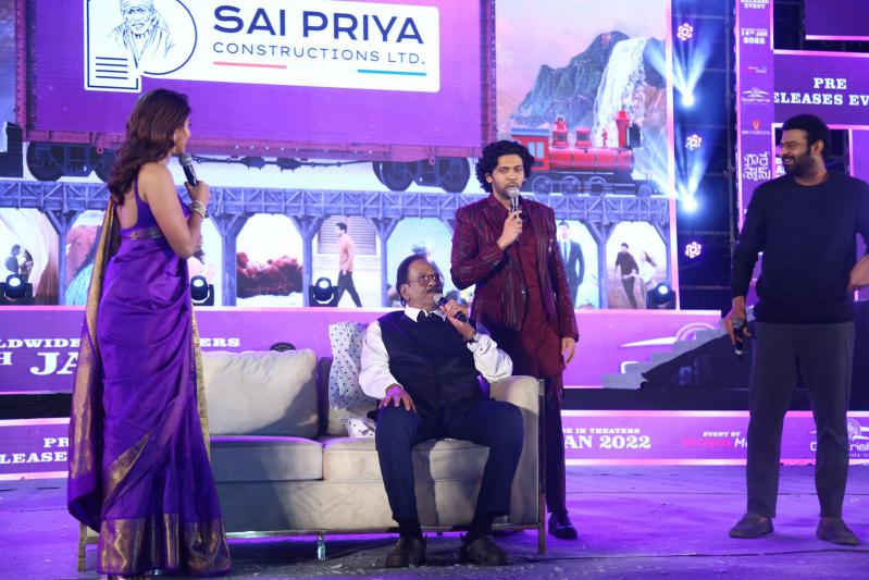 radhe-shyam-pre-release-event-2-15.jpg