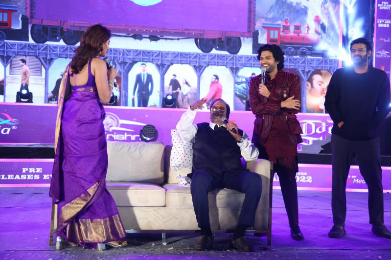 radhe-shyam-pre-release-event-2-16.jpg