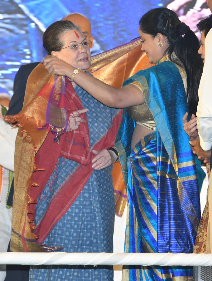 rahulsonia7.jpg