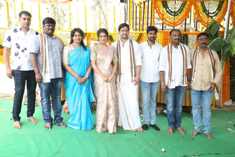 raj-tarun-new-movie-opening-2-19.jpg