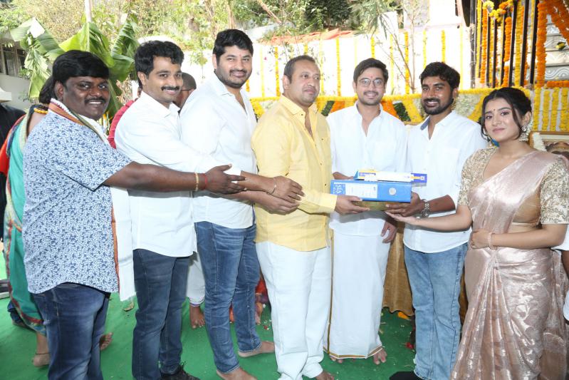 raj-tarun-new-movie-opening-2-21.jpg
