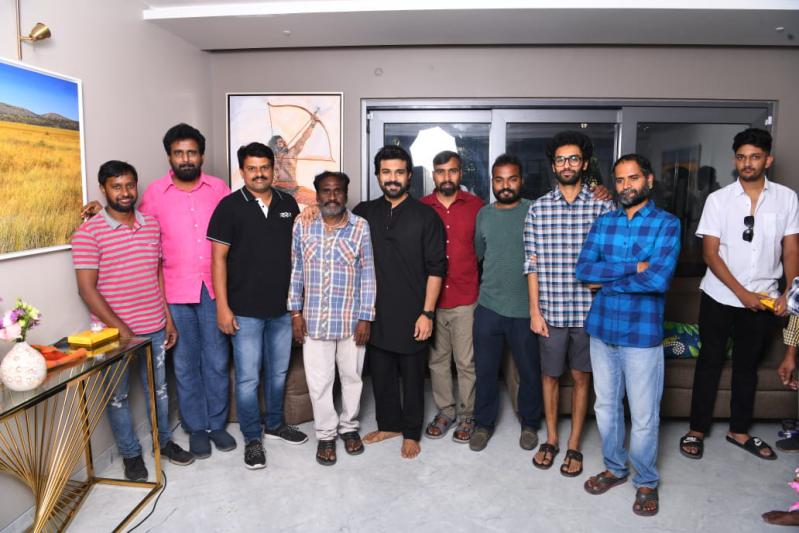 ram-charan-gifts-gold-coins-to-rrr-unit-members-5.jpg