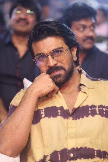 ram-charan-stills-3-2.jpg
