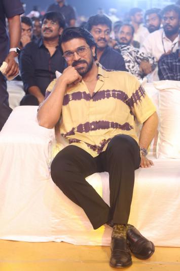 ram-charan-stills-3-3.jpg