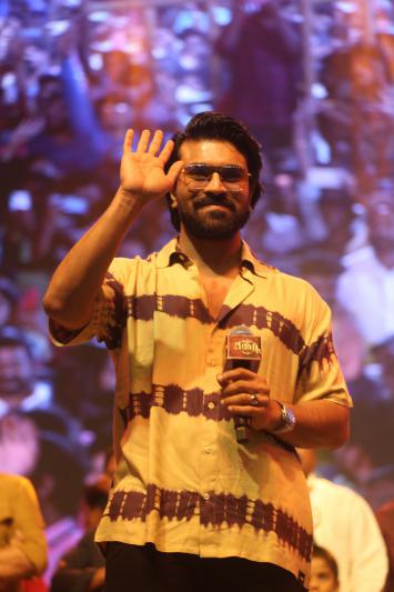 ram-charan-stills-3-9.jpg