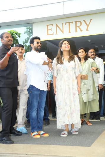 ramcharan-upasana-press-meet-with-their-mega-princess-3.jpg