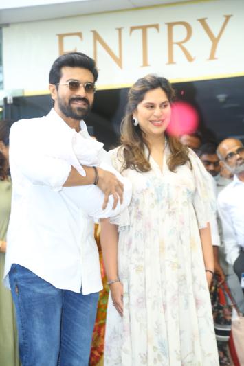 ramcharan-upasana-press-meet-with-their-mega-princess-4.jpg