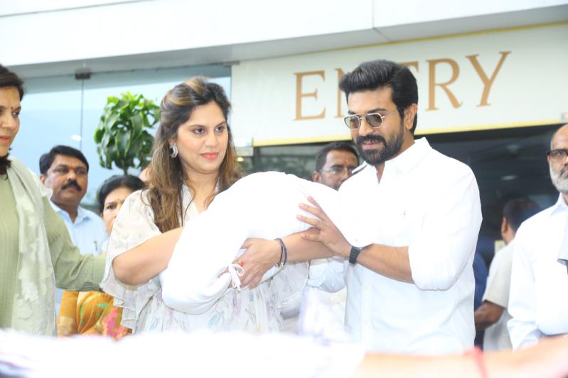 ramcharan-upasana-press-meet-with-their-mega-princess-5.jpg