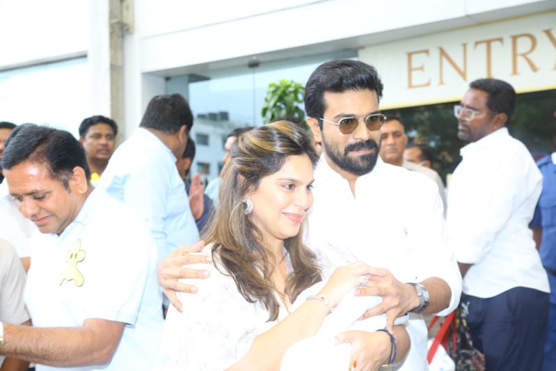 ramcharan-upasana-press-meet-with-their-mega-princess-6.jpg