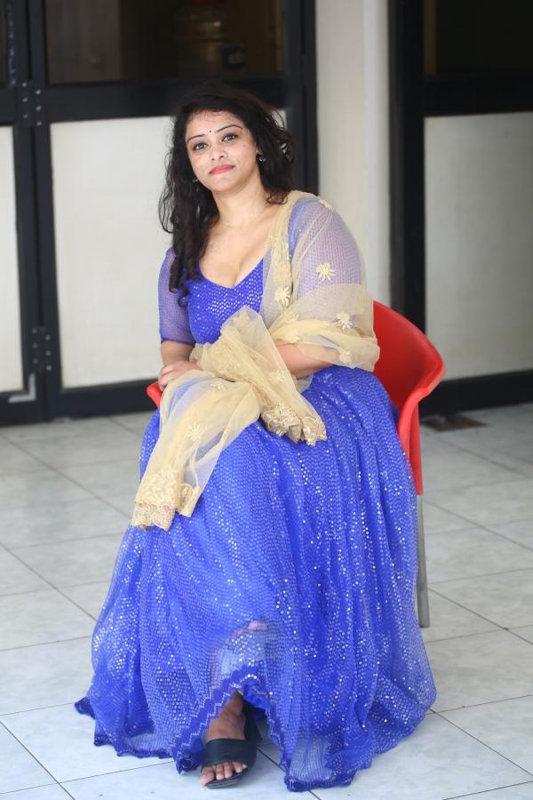 ramya-nani-stills-12.jpg