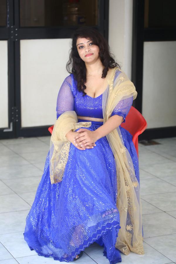 ramya-nani-stills-8.jpg