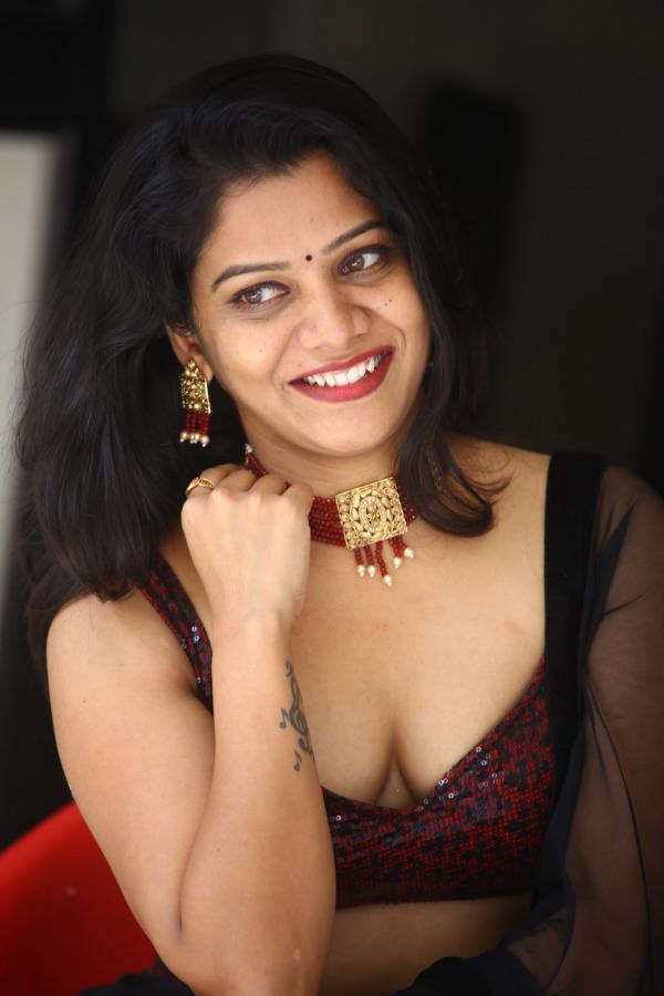 ramya-raj-stills-3.jpg