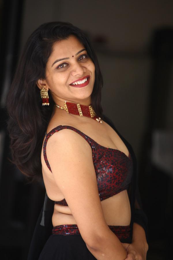 ramya-raj-stills-8.jpg