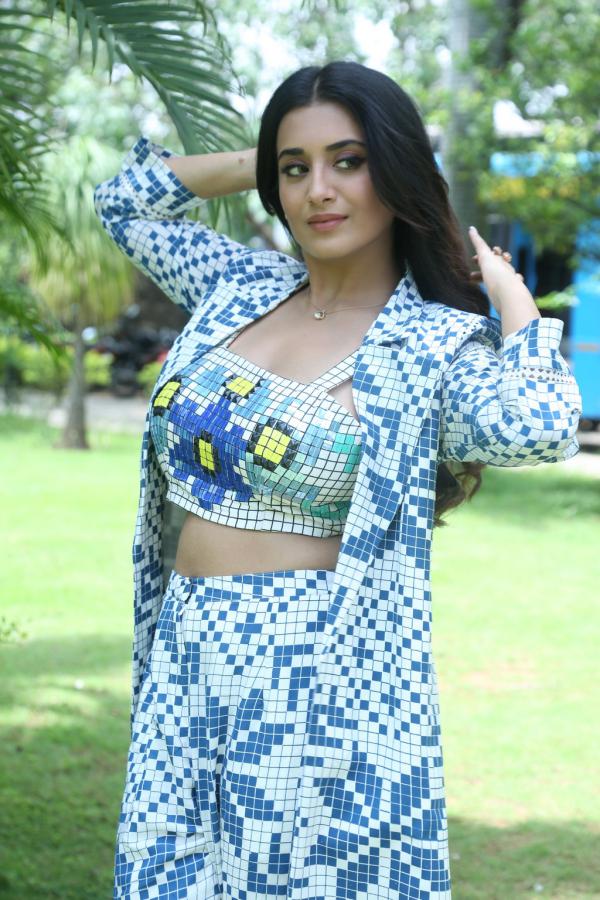 rashi-singh-stills-13.jpg