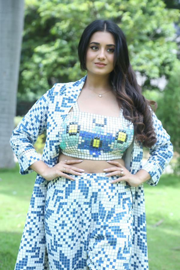 rashi-singh-stills-19.jpg