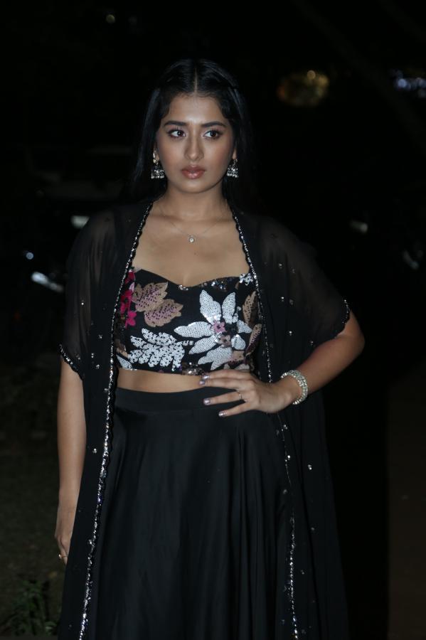 rashi-singh-stills-2-2.jpg
