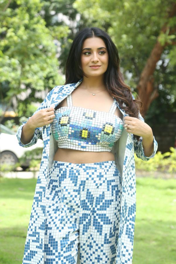 rashi-singh-stills-20.jpg
