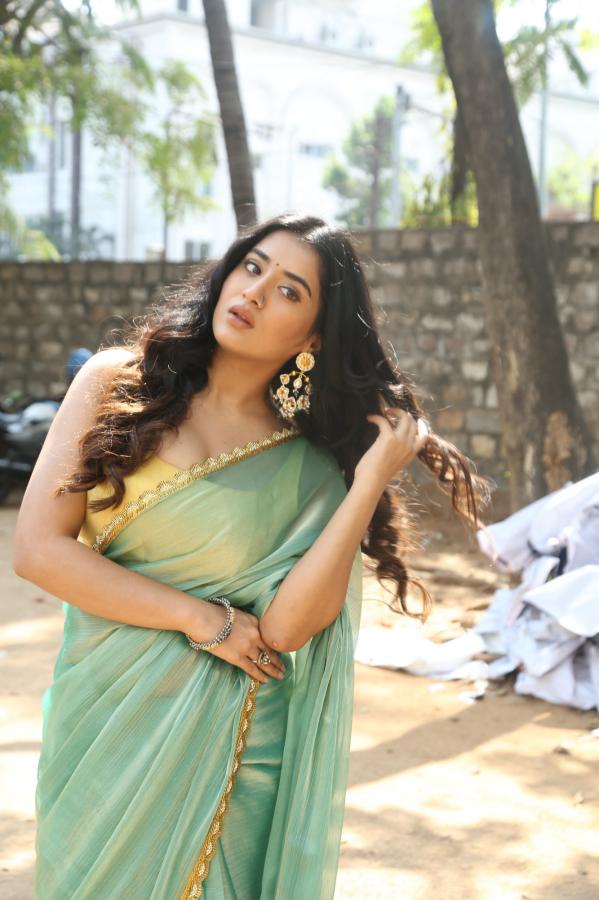rashi-singh-stills-3-17.jpg