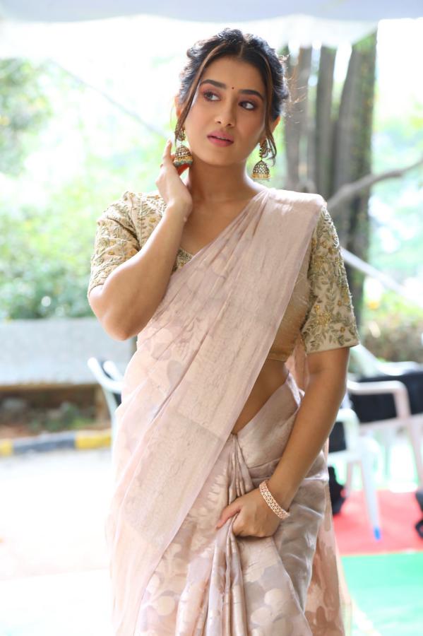 rashi-singh-stills-5-13.jpg