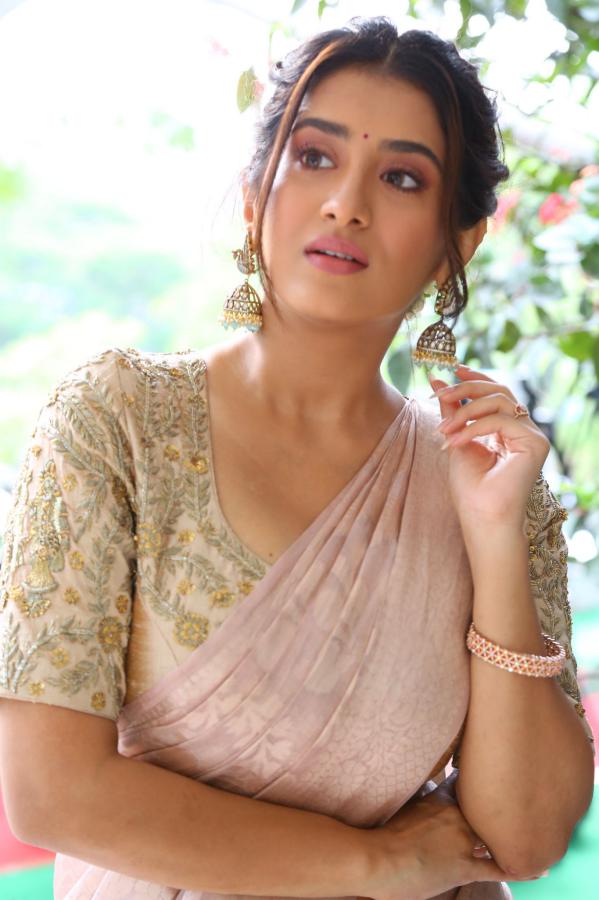 rashi-singh-stills-5-15.jpg