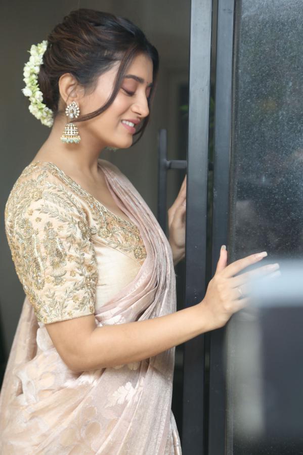 rashi-singh-stills-5-26.jpg