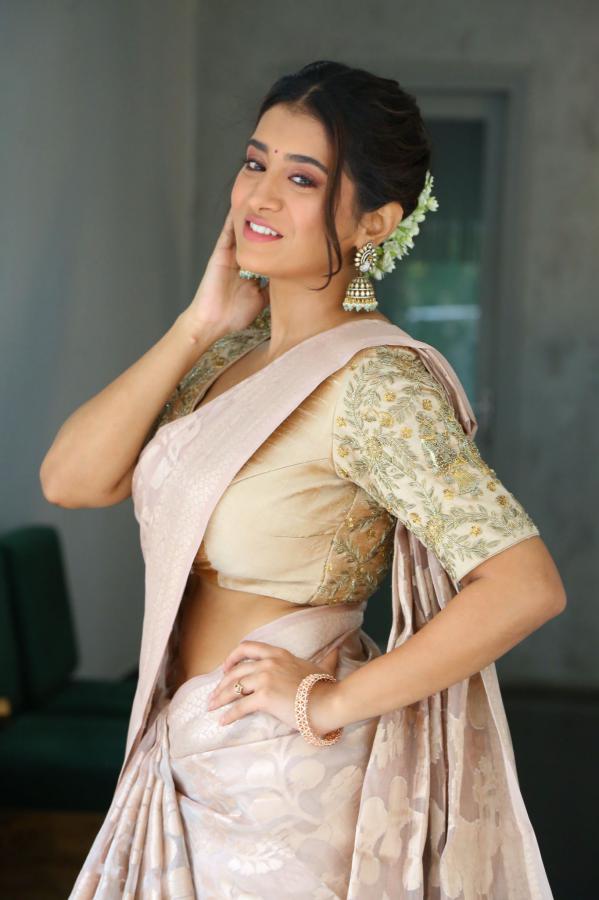 rashi-singh-stills-5-3.jpg