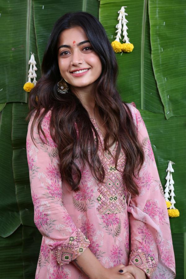rashmika-mandanna-stills-4-10.jpg
