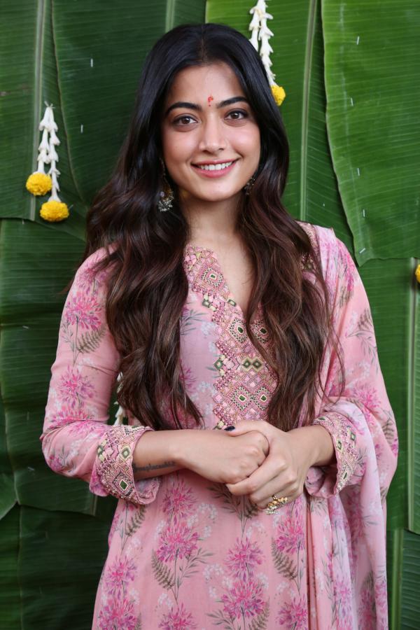 rashmika-mandanna-stills-4-12.jpg