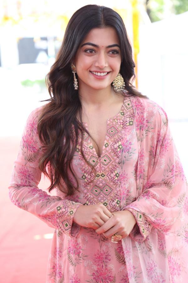 rashmika-mandanna-stills-4-13.jpg