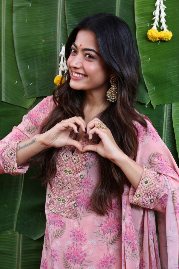rashmika-mandanna-stills-4-7.jpg