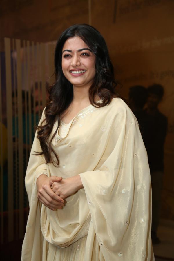 rashmika-mandanna-stills-5-4.jpg